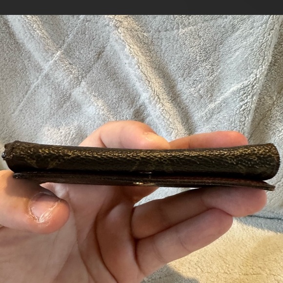 Louis Vuitton monogrammed key holder - Picture 7 of 11